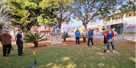 Atividade recreativa na praça